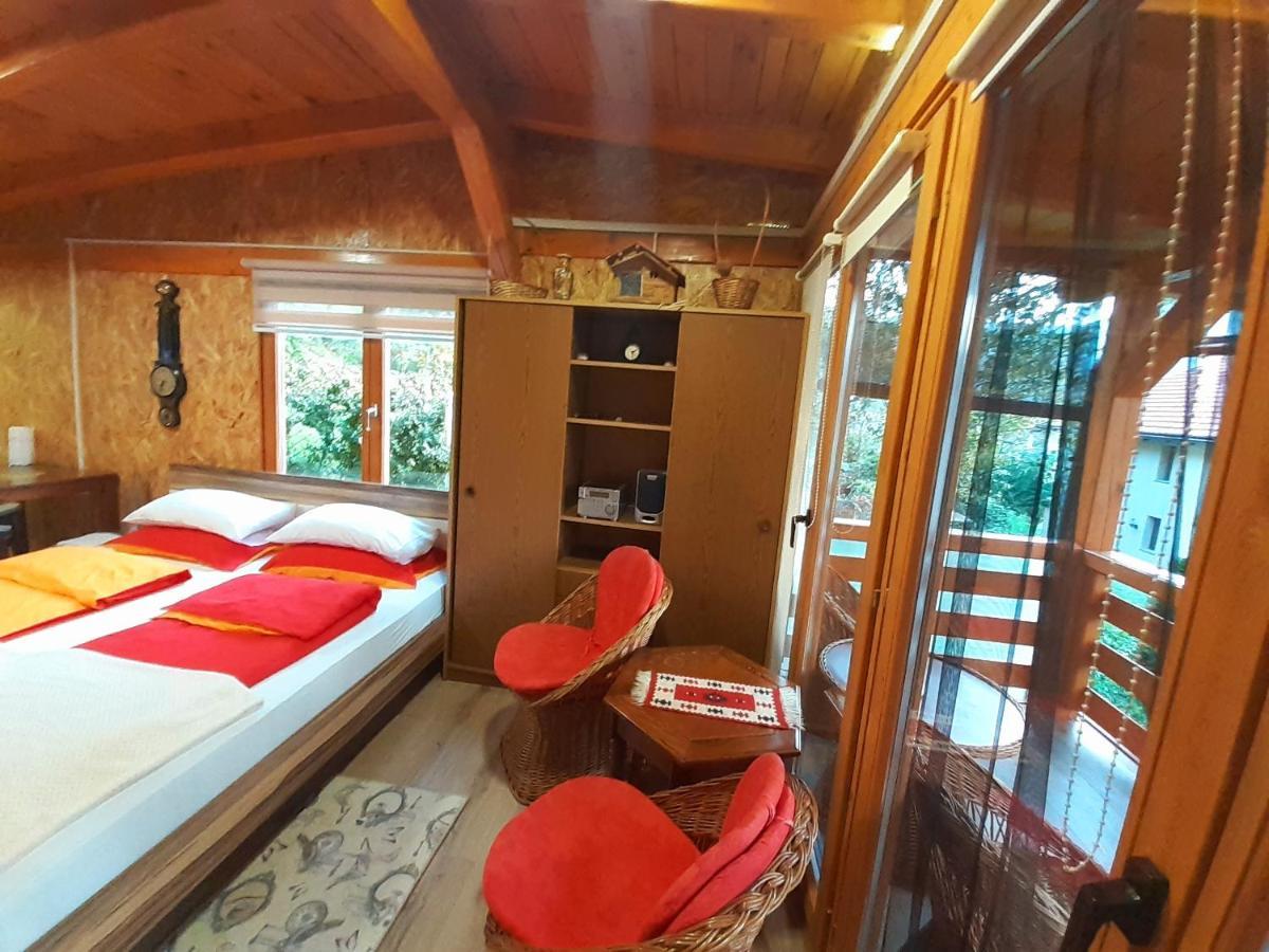 Obiteljski Apartman Borovi Visoko Ngoại thất bức ảnh