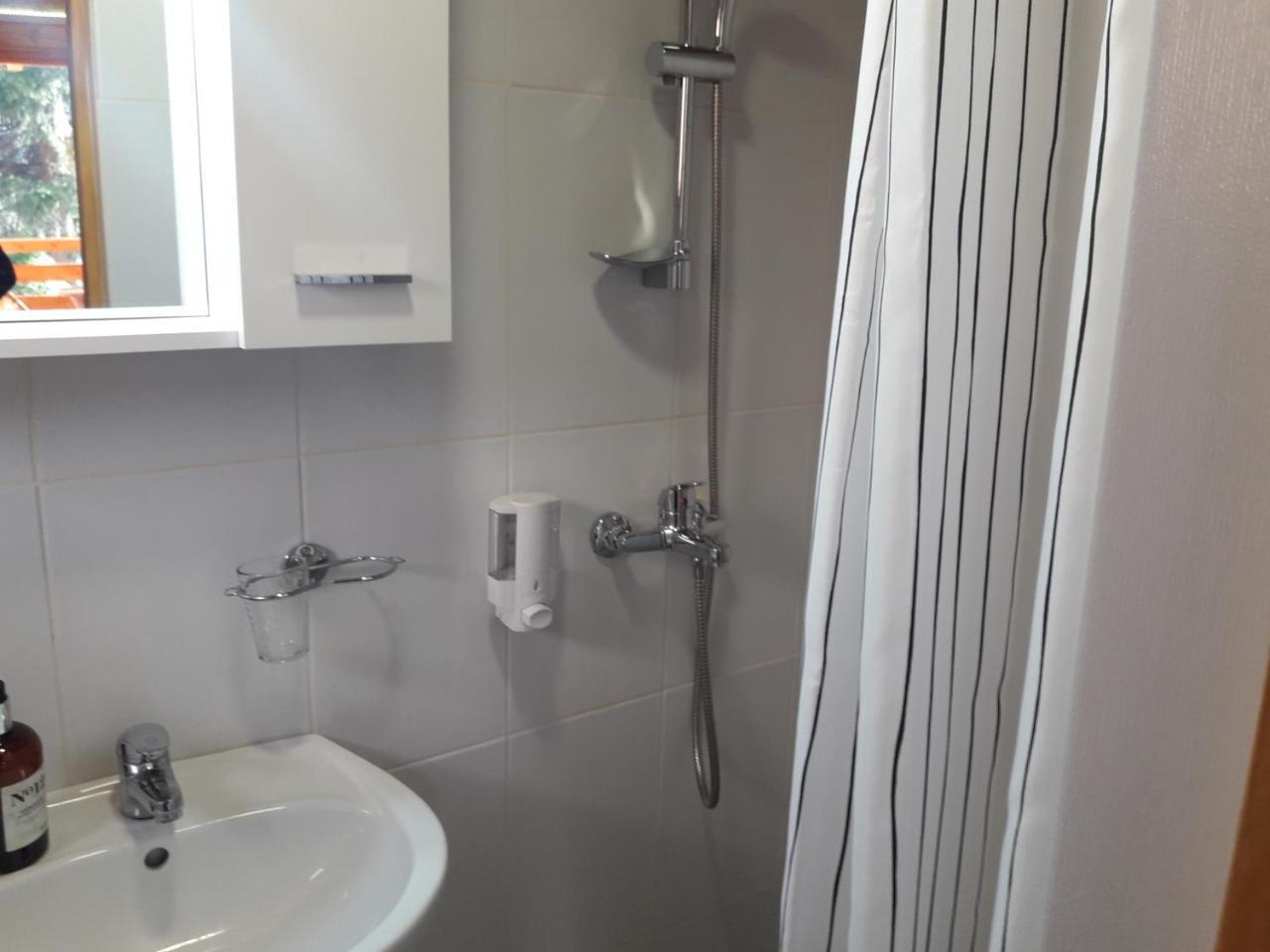 Obiteljski Apartman Borovi Visoko Ngoại thất bức ảnh