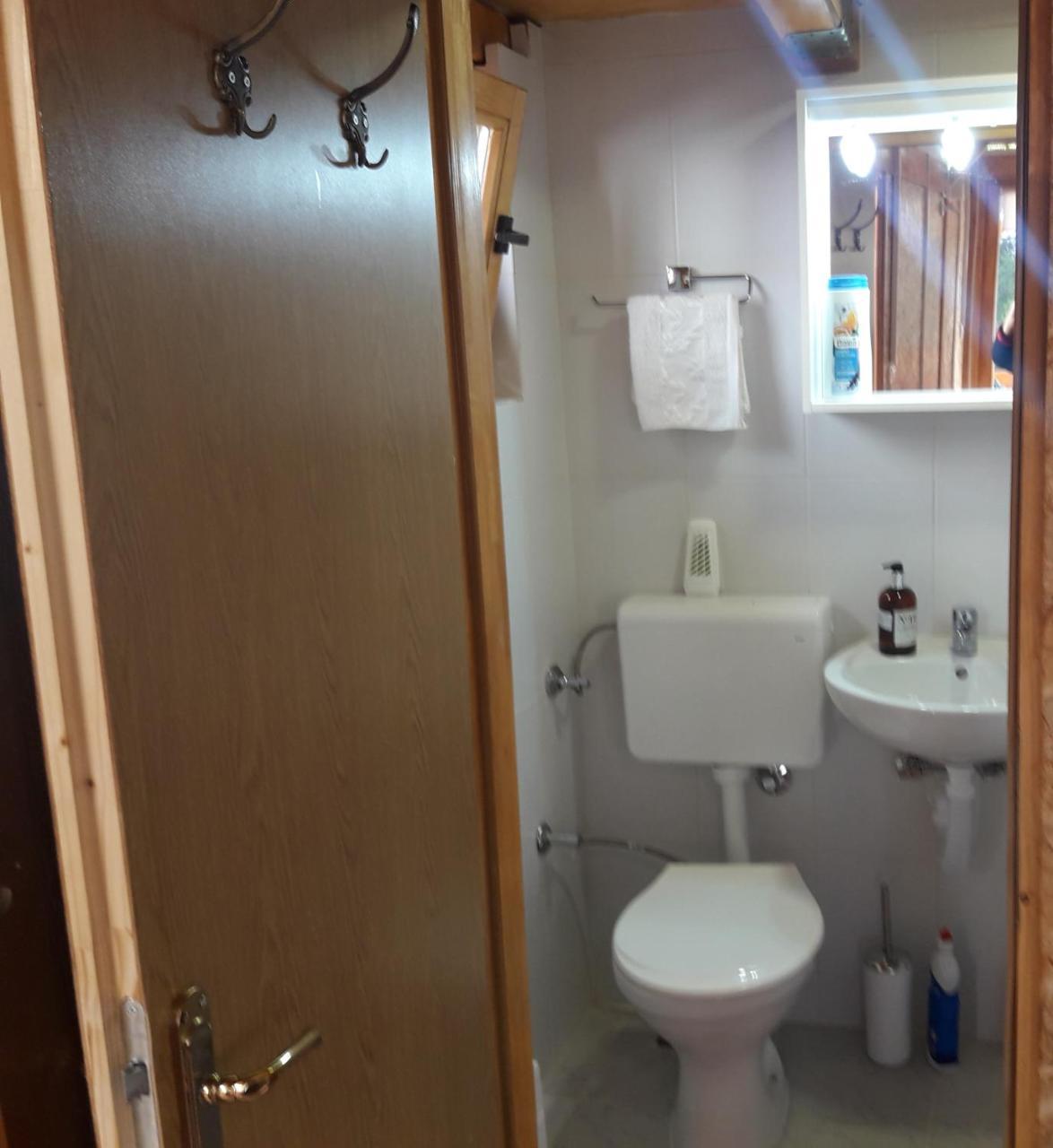 Obiteljski Apartman Borovi Visoko Ngoại thất bức ảnh